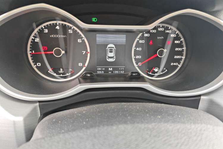 Used Geely Auto Emgrand X7 Sport 2016 2.0L Manual ZhiShang Version Odometer Close Up