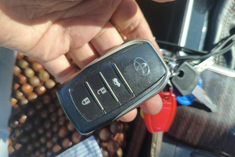 Used Toyota Camry 2016 Dual-Engine 2.5 HG 10th Anniversary Deluxe Navigation Edition