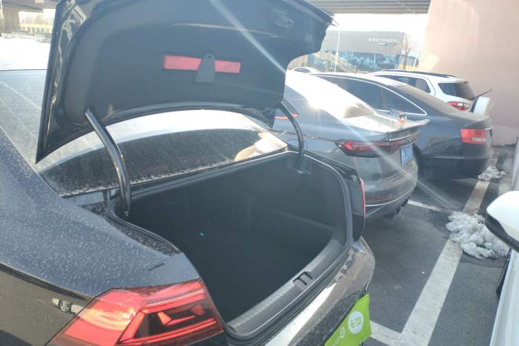 Used Volkswagen Magotan 2020 280TSI DSG Comfort Edition Trunk