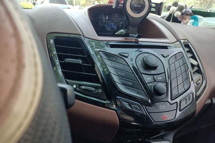 Used Ford Fiesta 2014 Hatchback 1.0 GTDi Automatic Dynamic Model Audio And AC Panel