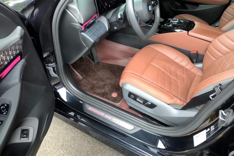 Used BMW 5 Series 2024 530Li Luxury Package Premium Edition Driver Seat