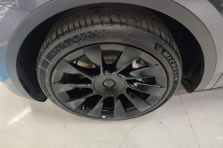 Used Tesla Model Y 2022 Long-Range All-Wheel-Drive Version
