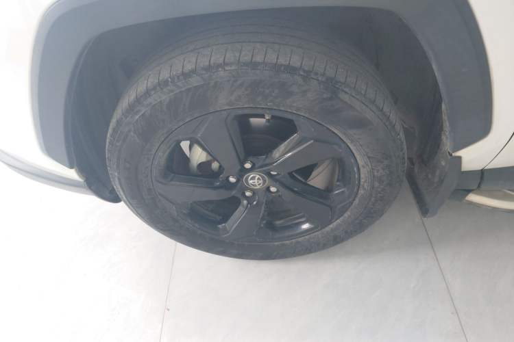 Used Toyota RAV4 2020 Dual-Engine 2.5L E-CVT 4x4 Elite PLUS Edition Left Front Wheel Hub