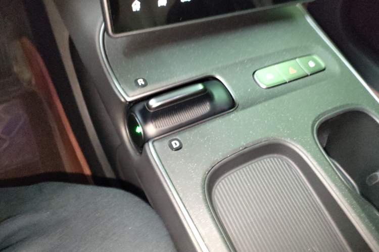 Used Nio ET5 2024 75 kWh Gear Lever