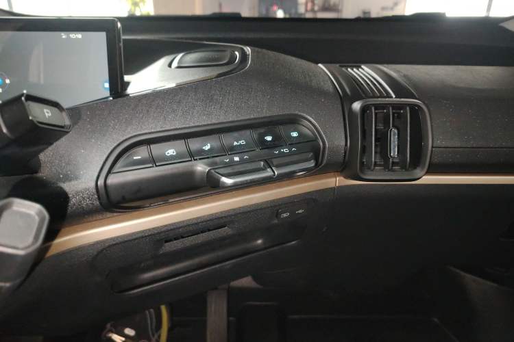 Used Baojun KiWi EV 2022 Artist Lite Edition Lithium Iron Phosphate
