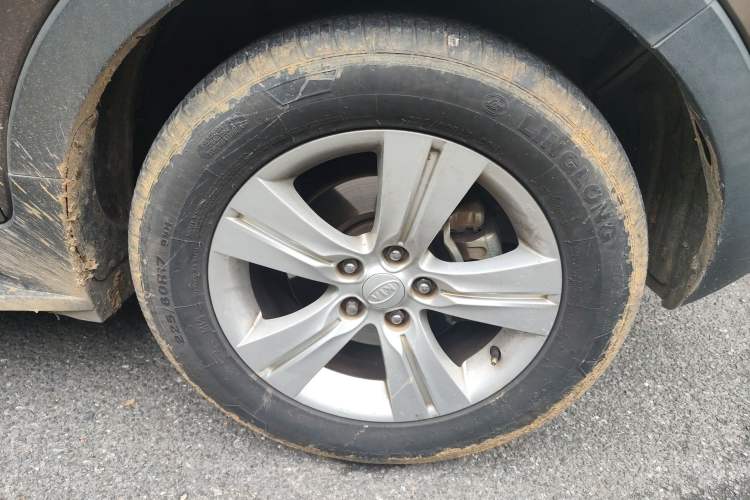 Used Kia Sportage R 2012 2.0L Automatic Two-Wheel Drive GLS Right Front Wheel Hub