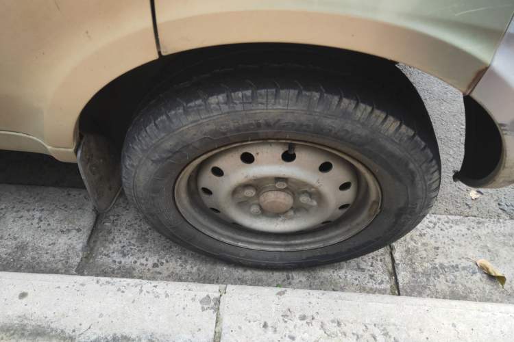 Used Wuling Rongguang 2012 1.2L Extended Basic Version LJY Right Front Wheel Hub