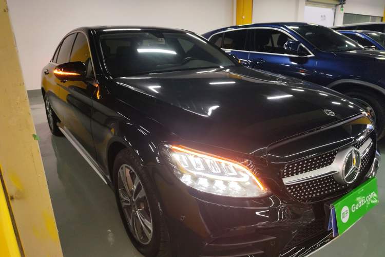 Used Mercedes-Benz C-Class 2020 Restyled C 200 L Fashion Edition Sport Version Front Right 45 Deg