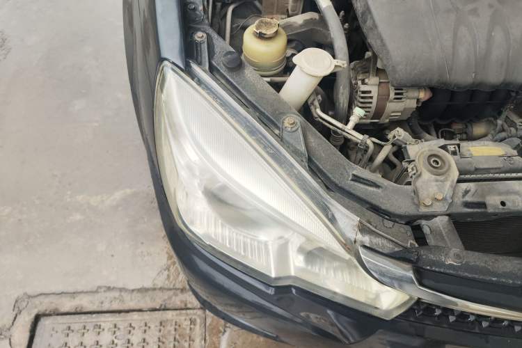 Used Soueast V3 Lingyue 2014 1.5L Manual Smart Edition Right Front Headlight