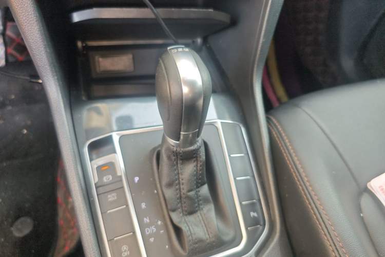 Used Volkswagen Golf Sportsvan 2016 230TSI Automatic Trend Edition Gear Lever