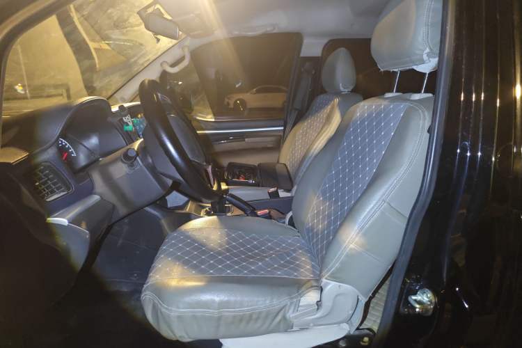 Used FORTHING Lingzhi 2023 M5L 1.6L Base Model 7 Seats