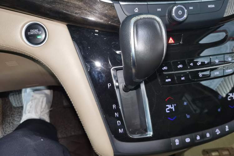 Used Buick GL8 2018 ES 28T Luxury Model China VI Standard Gear Lever