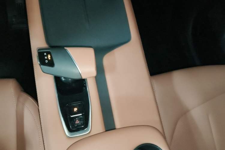 Used CHANGAN UNI-Z New Energy 2024 Blue Whale Smart Electric iDD 125km Leading Model Gear Lever