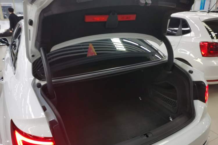 Used Audi A4L 2019 40 TFSI Fashion Edition China VI Emission Standard