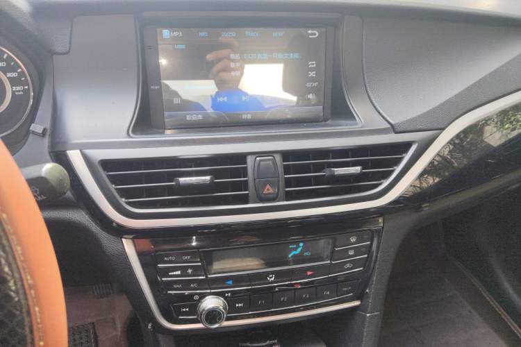 Used Soueast V5 Lingzhi 2015 Plus 1.5L Manual Smart Edition Audio And AC Panel