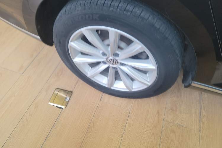 Used Volkswagen Magotan 2019 330TSI DSG Leading Model China VI Standard Right Rear Wheel Hub