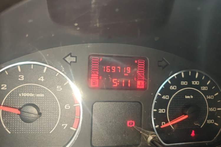 Used Wuling Hongguang V 2019 1.5L Standard Version China VI LAR Odometer Close Up