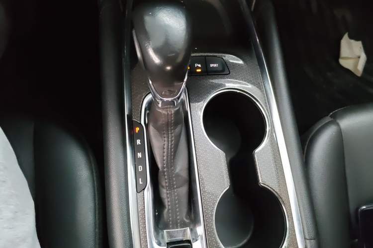 Used Chevrolet Malibu XL 2021 535T Automatic Sport Edition Gear Lever