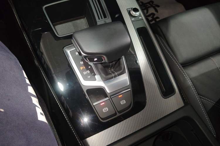 Used Audi Q5L 2022 40T Luxury Dynamic Model Gear Lever