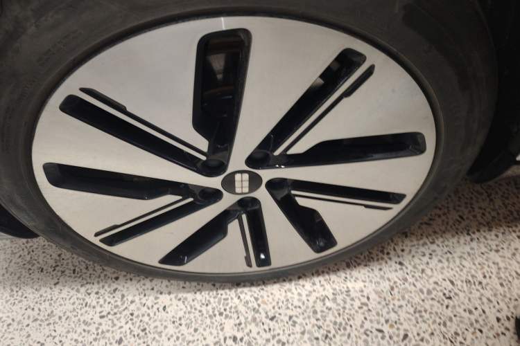 Used Geely Galaxy E8 2024 665 km Range Rear-Drive Starship Long-Range Version
