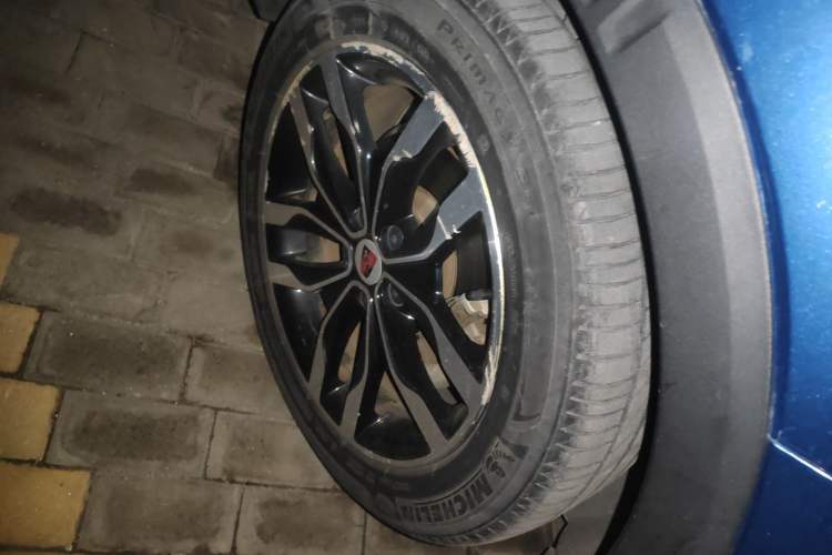 Used Roewe RX5 2016 30T Four-Wheel Drive Automatic Internet Smart Luxury Edition Right Front Wheel Hub