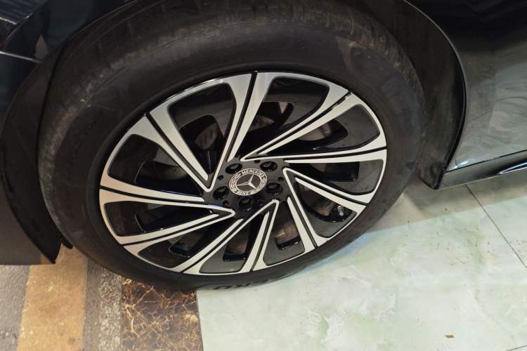 Used Mercedes-Benz E-Class 2025 E 300 L Luxury Model Left Front Wheel Hub