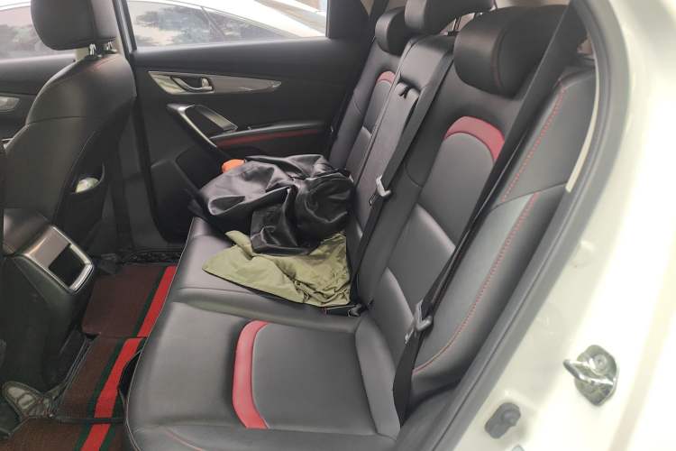 Used Changan CS55 2019 1.5T Manual Colorful Model China VI Standard
