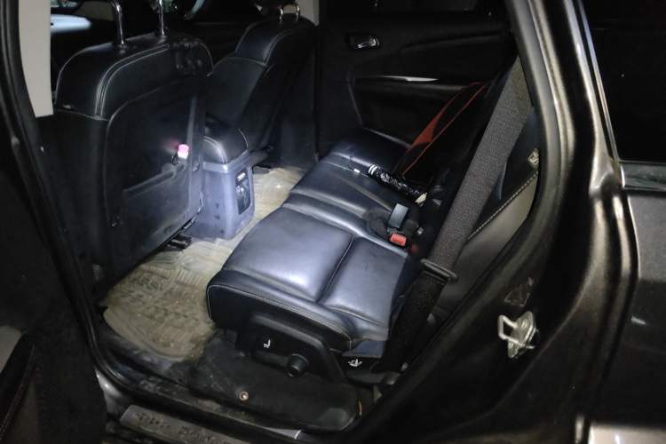 Used Dodge Journey 2013 2.4L Two-Wheel Drive Luxury Version
