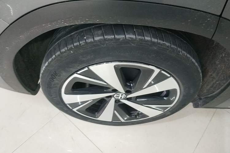 Used Volkswagen ID.6 X 2023 Pure Long-Range Version Right Rear Wheel Hub