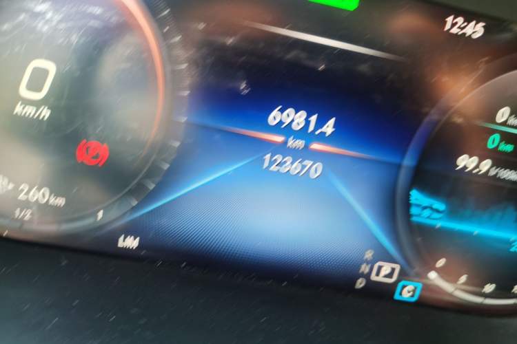 Used Mercedes-Benz C-Class 2020 Restyled C 260 L Sport Edition Odometer Close Up