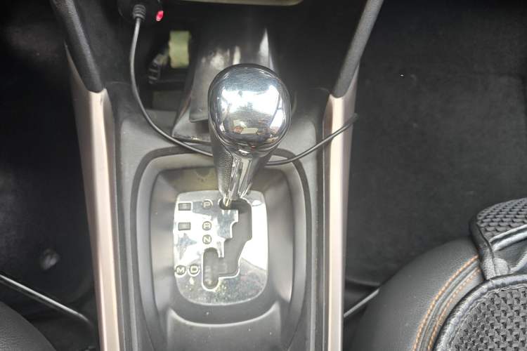 Used Peugeot 2008 2015 1.6THP Roland Garros Edition Gear Lever