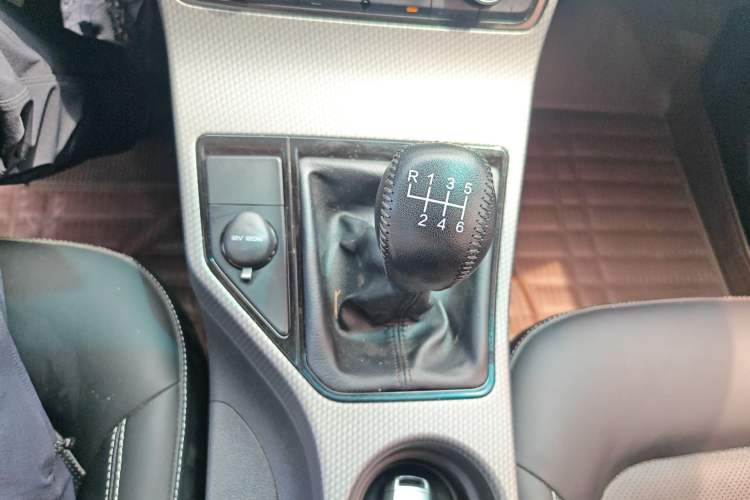 Used Geely Auto Emgrand GS 2016 Elegant Edition 1.8L Manual LingShang Model Gear Lever