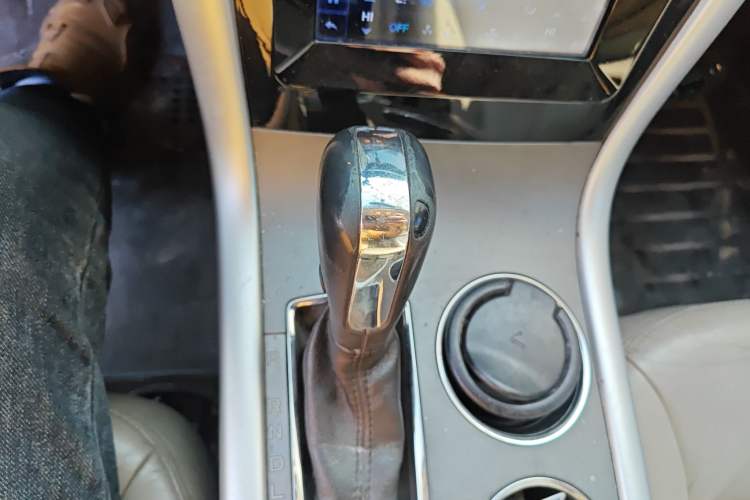 Used Ford Edge 2012 2.0T Elite Sunroof Edition Gear Lever