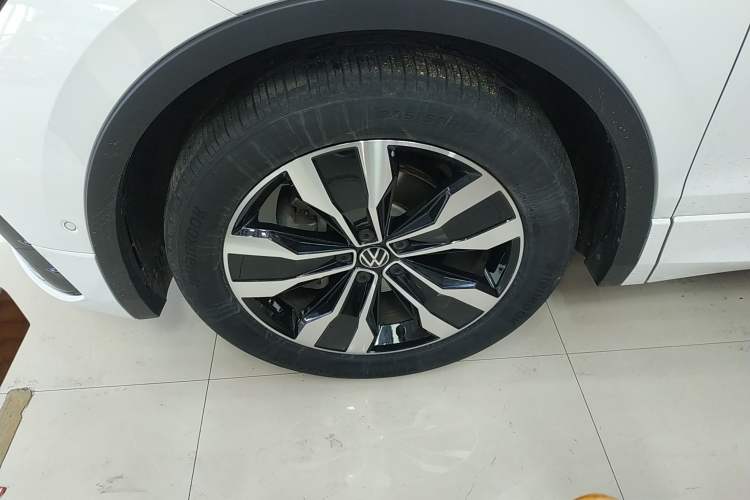 Used Volkswagen Tiguan L 2023 Restyled 330TSI Automatic Two-Wheel Drive R-Line Enhanced Comfort Version
