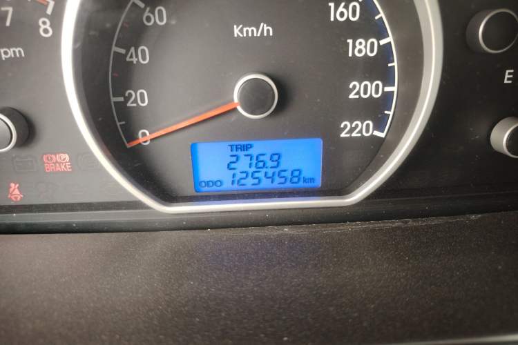 Used Hyundai Celesta 2011 1.6L Manual Luxury Model Odometer Close Up