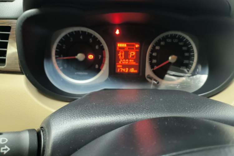 Used Venucia R50 2014 1.6L Automatic Splendid Edition