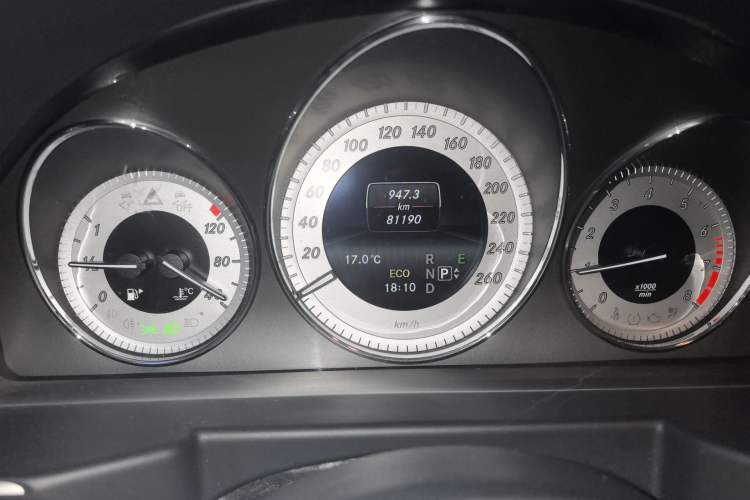 Used Mercedes-Benz GLK-Class 2015 GLK 260 4MATIC Dynamic Edition Ultimate Version Odometer Close Up