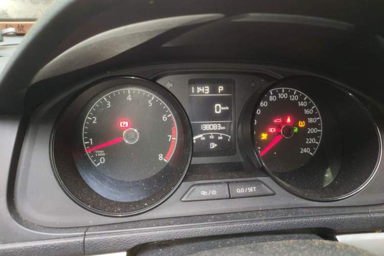 Used Volkswagen Gran Lavida 2015 1.6L Automatic Fashion Edition Odometer Close Up