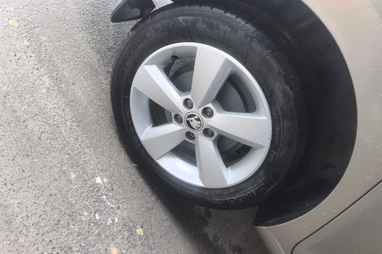 Used Skoda Rapid 2013 1.6L Automatic Smart Selection Model