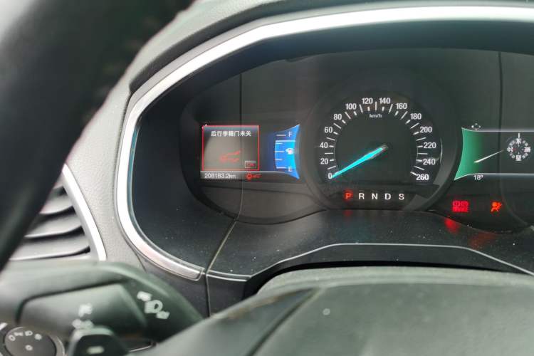 Used Ford Edge 2015 2.0T GTDi 4x4 High-Grade Model Odometer Close Up