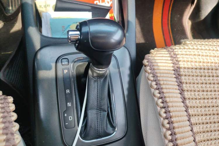 Used Kia K3 2013 1.6L Automatic GLS Gear Lever