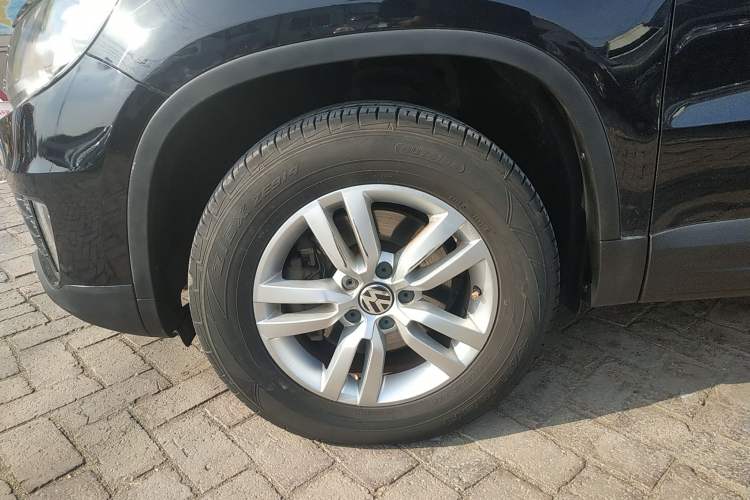 Used Volkswagen Tiguan 2015 1.8TSI Automatic Two-Wheel Drive Trend Edition Left Front Wheel Hub