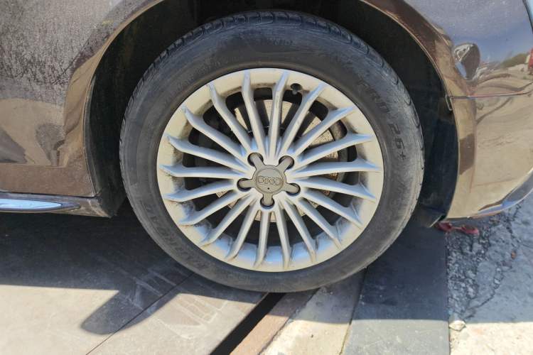 Used Audi A4L 2016 35 TFSI Automatic Comfort Model Right Front Wheel Hub