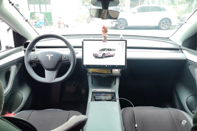 Used Tesla Model Y 2024 Rear-Wheel-Drive Version Center Console