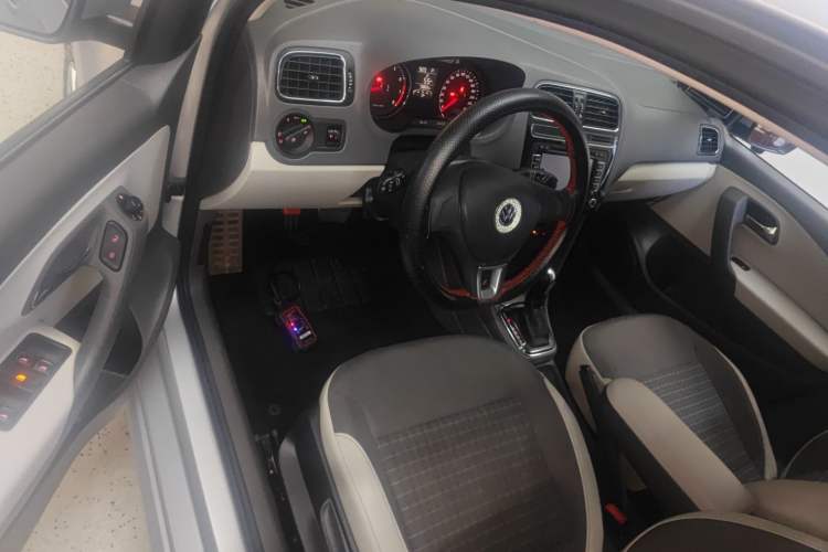 Used Volkswagen Polo 2014 1.6L Automatic Comfort Edition
