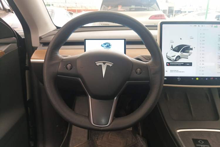 Used Tesla Model Y 2021 Long-Range All-Wheel-Drive Version 3D7 Steering Wheel