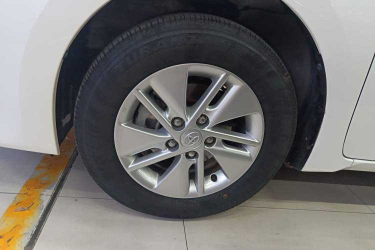 Used Toyota Corolla 2017 Revised Version 1.6L S-CVT GL Left Front Wheel Hub
