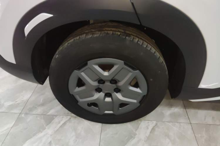 Used BYD Yuan UP 2024 401 km Active Version Right Rear Wheel Hub