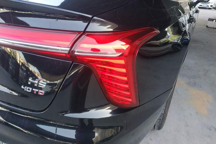 Used Hongqi H5 2025 2.0T Automatic Flag Edition – 500 000 Units Commemorative Version