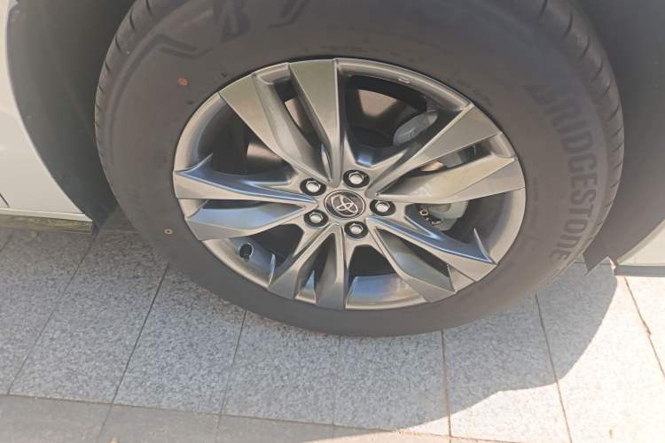 Used Toyota Sienna 2026 Model 2.5L Dual-Engine Four-Wheel-Drive Premium Edition